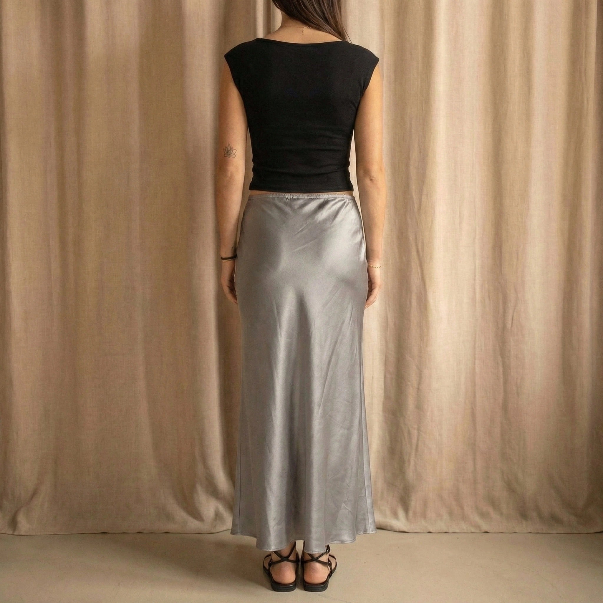 maxi skirt in a timeless charcoal grey