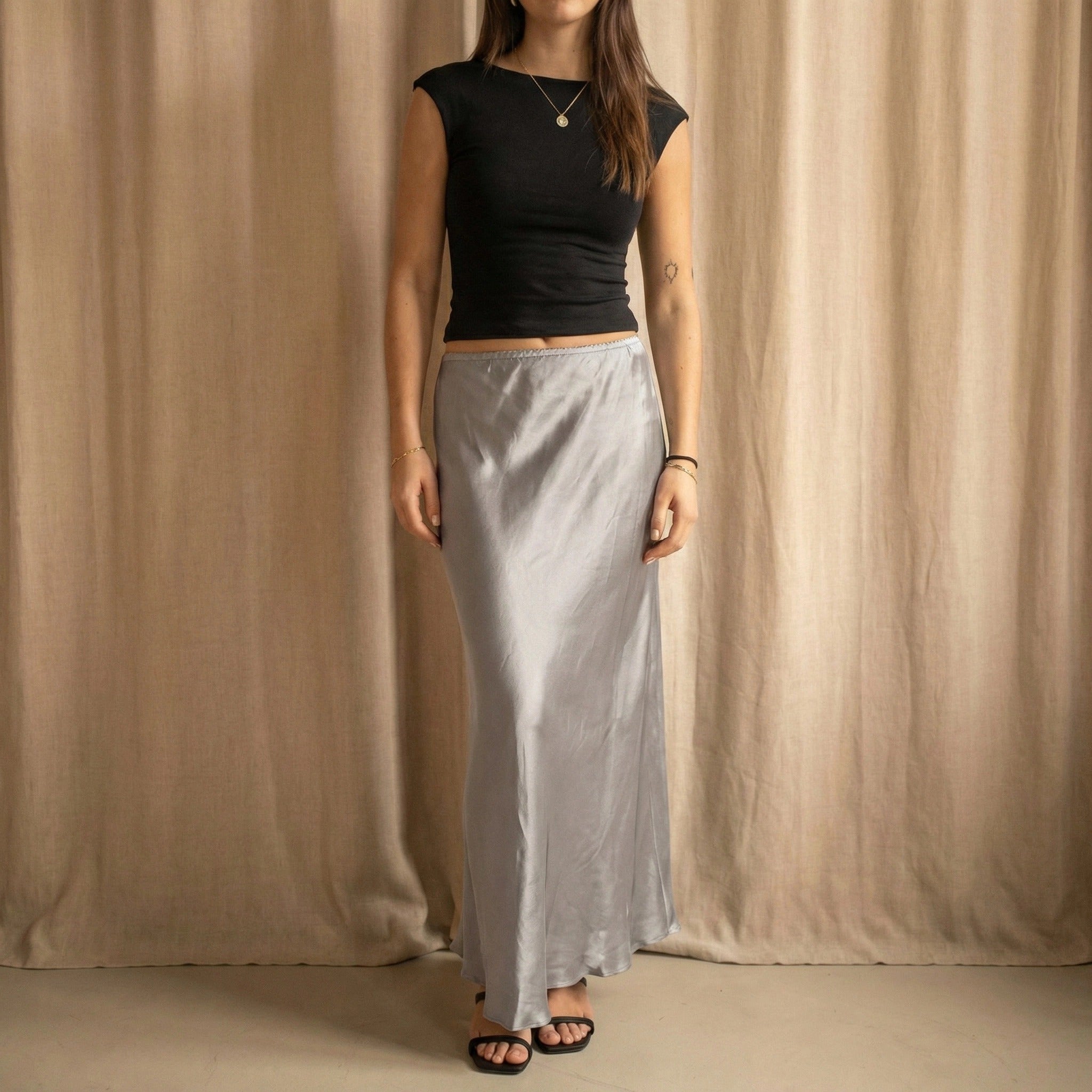 maxi skirt in a timeless charcoal grey
